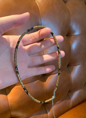 细款辣妹风蛇纹choker软皮革颈链小众高级感锁骨链y2k短款项链潮