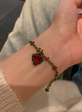 vintage 十字架爱心手链女小众高级感叠戴手饰品独特做旧2025新潮