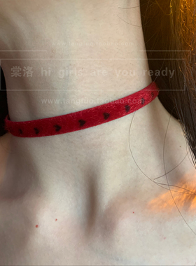 毛绒绒红色显白choker颈链女秋冬高级感颈带短款辣妹风项圈2026潮