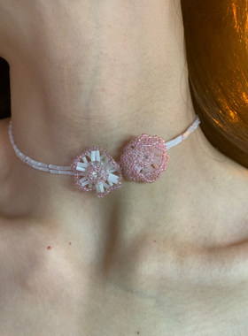 纯手工款 粉色花朵串珠choker项链小众高级感甜酷辣妹风锁骨链潮