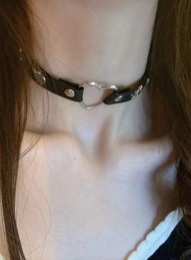 甜酷黑色pu爱心项链锁骨链chok