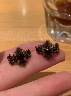 枪黑色十字花耳骨夹~~~~