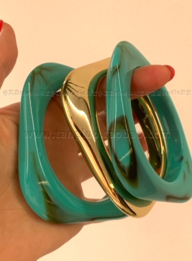 马尔斯绿 高级感夸张树脂手镯叠戴女小众复古波西米亚风手环2026