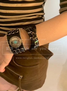 黑色嬉皮 废土皮革手镯女花盘吊坠手饰品欧美辣妹风手环2026爆款