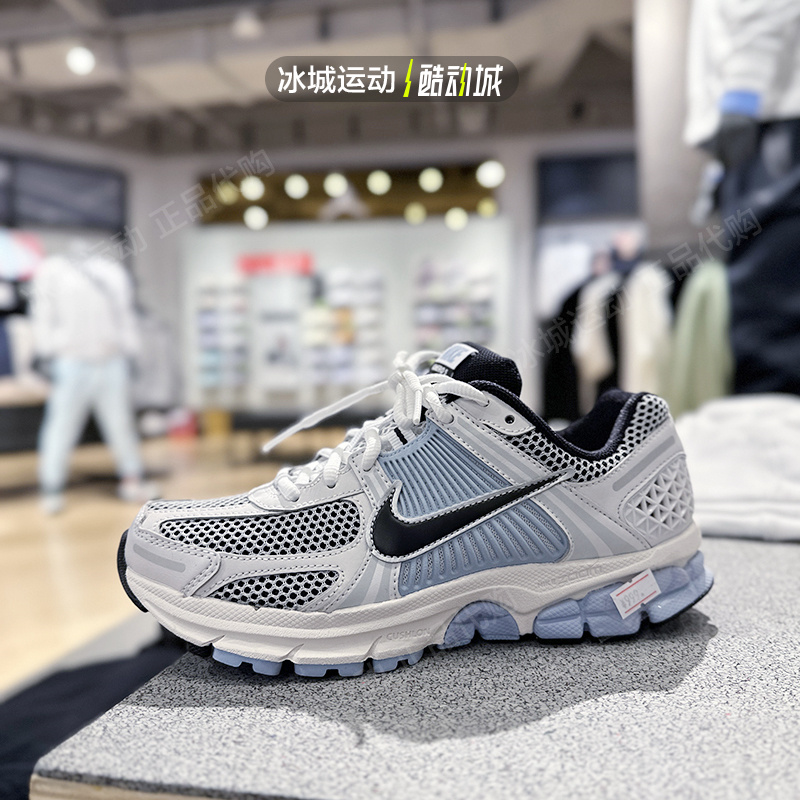 Nike/耐克2024年女子ZOOM VOMERO 5休闲运动跑步鞋FQ7079 FD9920