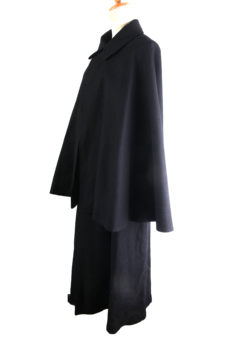 Vintage retro medieval shawl cloak high-end custom coat style aura long black super model