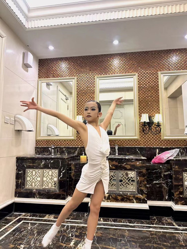 丹斯舞之美少儿拉丁舞女童挂脖白色露背花朵套装练习服恰恰伦巴 - 图3