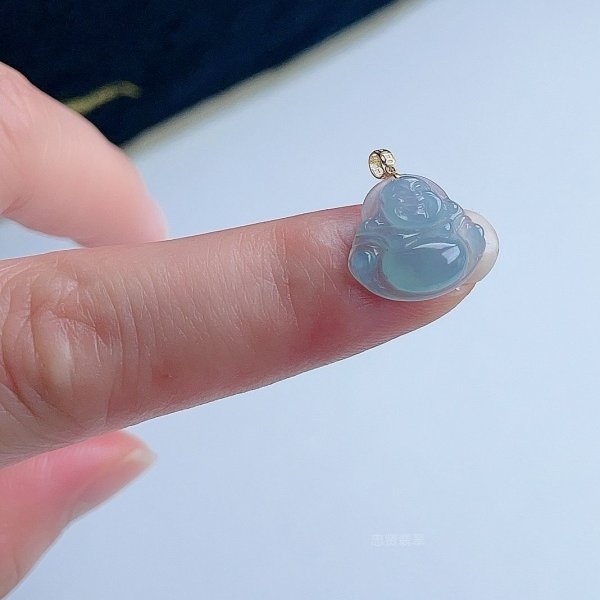 A货翡翠冰种晴水绿小佛吊坠天然老坑迷你弥勒佛挂坠镶嵌18k金扣,淘宝优惠券,粉丝福利购,淘宝优惠卷