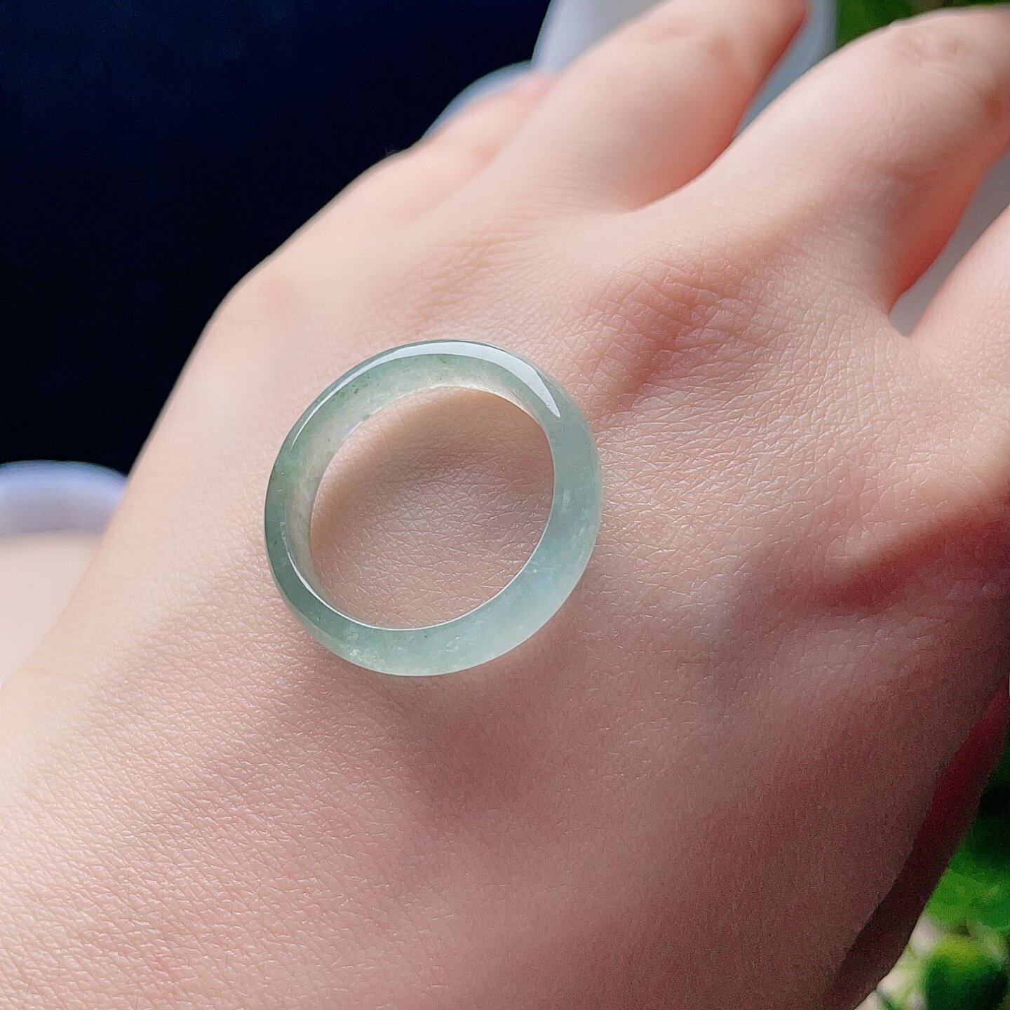 Natural jadeite ice ring, light green and fresh flowers