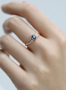 《罗马往事》日系镶嵌深蓝色锆石盾牌戒指女ins高级小众复古指环