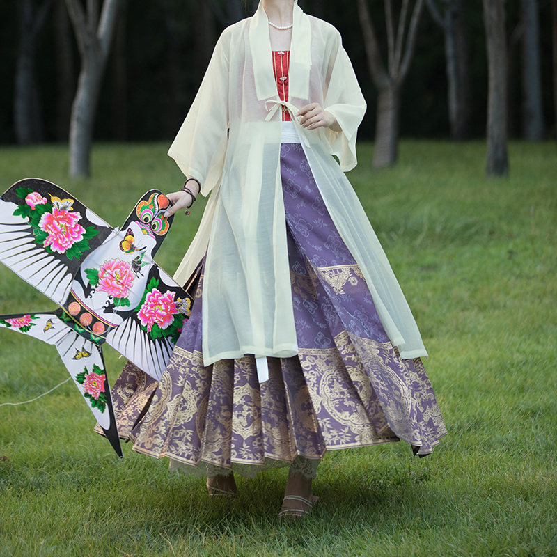鸾羽家 鹤鹿同春 织金纱马面明制汉服 白菜春夏