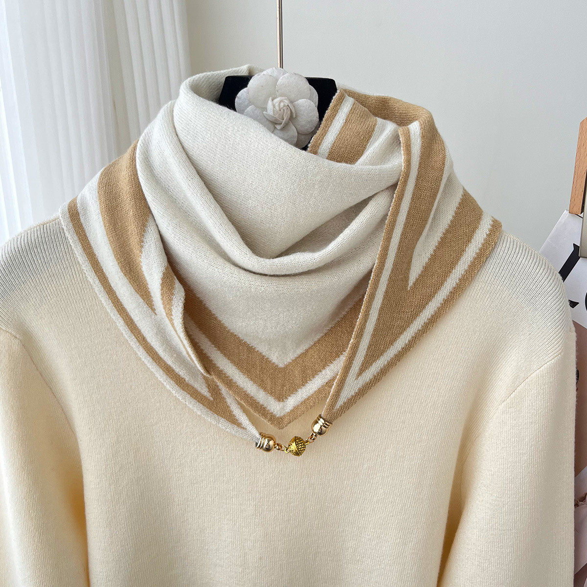 围巾女士秋冬季百搭高级感围巾撞色磁吸扣针织三角巾围脖披肩两用,淘宝优惠券,粉丝福利购,淘宝优惠卷