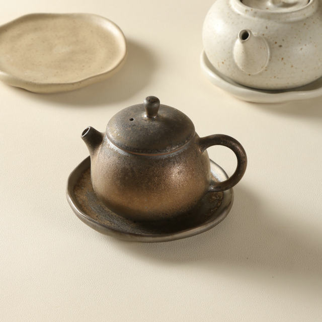 ທີ່ຖືທູບ Retro, ຖ້ວຍທູບ, ທູບ, saucer ແລະ kettle