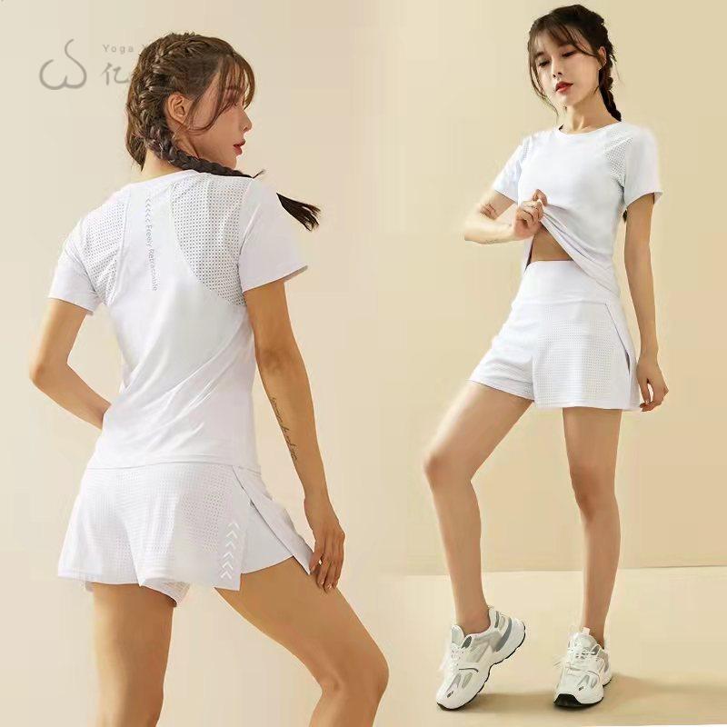 瑜伽服运动套装女时尚运动速干短袖时尚假两件夜光夜跑运动短裤女 - 图1