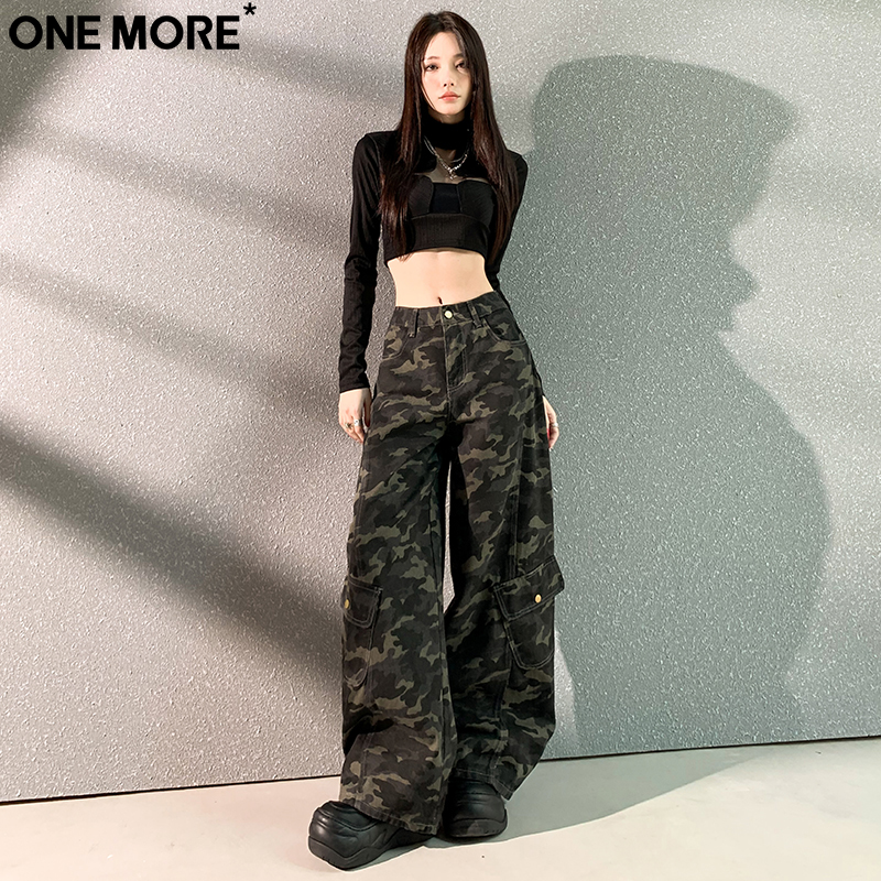 One More高级工装迷彩阔腿牛仔裤女秋冬季新款直筒宽松休闲弯刀裤 - 图2