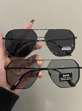 感光变色墨镜男202新款痞帅超轻开车偏光镜驾驶太阳眼镜防紫外线