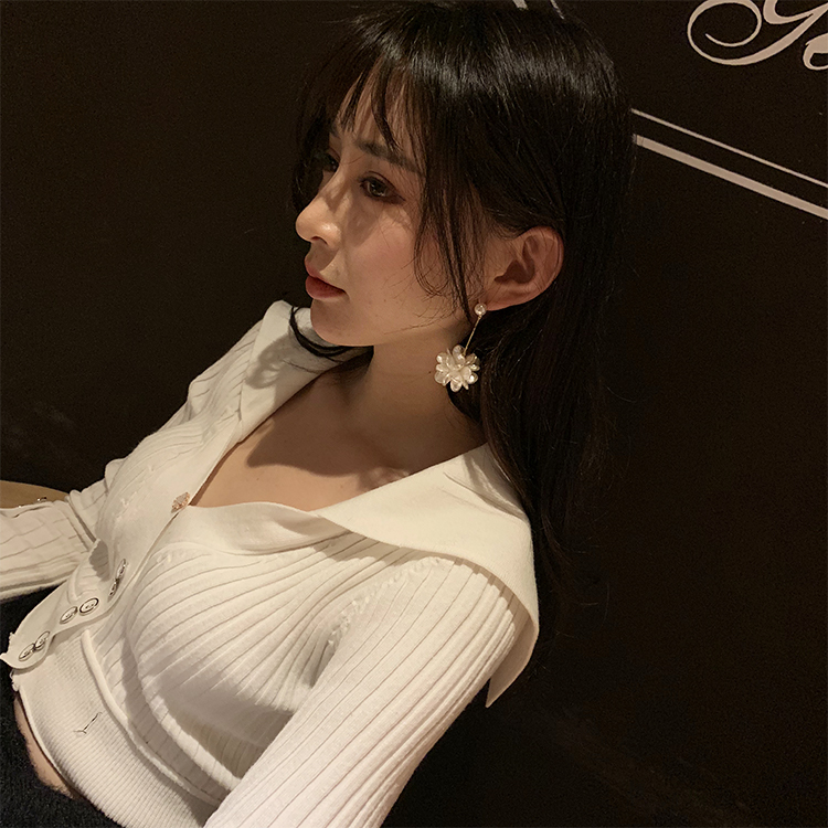 新款花朵简约设计感小珍珠短款耳环个姓耳饰女 2019 韩国春季 新款花朵简约设计感小珍珠短款耳环个姓耳饰女 2019 韩国春季
