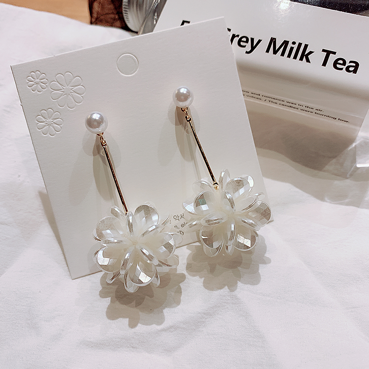 新款花朵简约设计感小珍珠短款耳环个姓耳饰女 2019 韩国春季 新款花朵简约设计感小珍珠短款耳环个姓耳饰女 2019 韩国春季