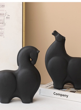 现代磨砂黑白马陶瓷摆件会所样板