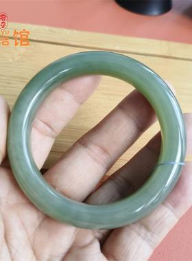 青海料和田玉晴水湖绿色手镯天然玉石56mm泥鳅背款手镯无棉杂裂