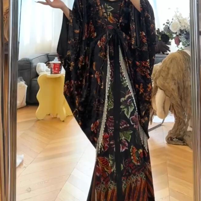 2024早秋新款新中式重工流苏珠大开衫印花网纱弹力双层围巾吊带裙 - 图1