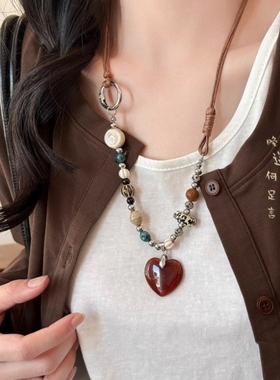 爱心串珠吊坠项链女2025新款民族风秋冬长款编绳毛衣链高级感配饰