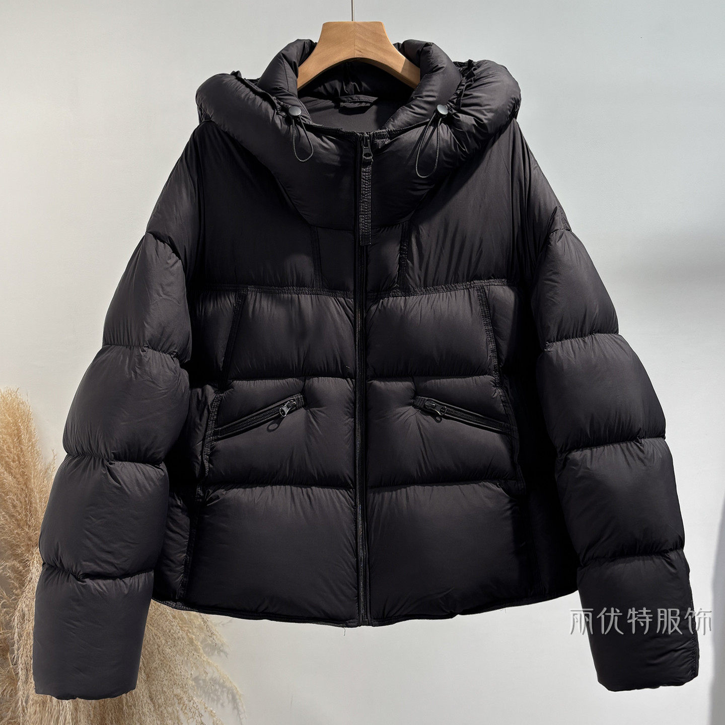 2025冬季新款韩版连帽云朵泡芙好看面包羽绒服女短款加厚保暖外套