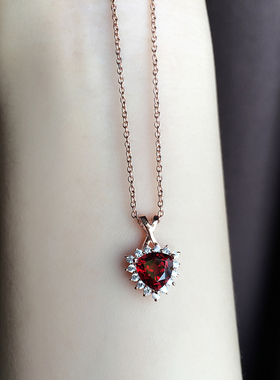 小肥珠宝 天然石榴石吊坠女925纯银三角精致小钻性感首饰配锁骨链