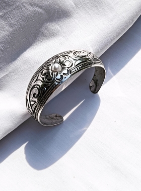 青岛外贸流行饰品欧美原单正品个性夸张复古雕花打标珍珠精品手镯