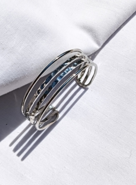 青岛外贸流行饰品欧美原单个性小众设计感开口热卖精品铜手镯