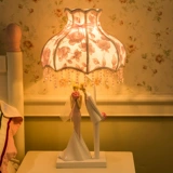 Пара длинных фонарей Пара женщин -фонаря вышла замуж за высокие новые свадебные подарки Новые свадебные комнаты.