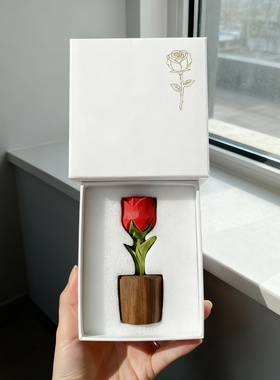 手工木质玫瑰雕刻情人节摆件礼盒