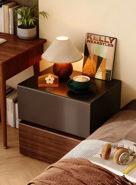 极简几何木质床头柜收纳摆件
