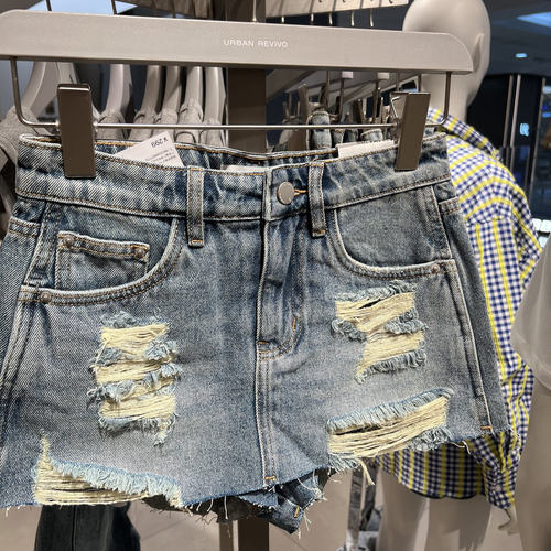 UR国内2025夏季女装设计感破洞裙裤造型牛仔短裤UYV850098 - 图0