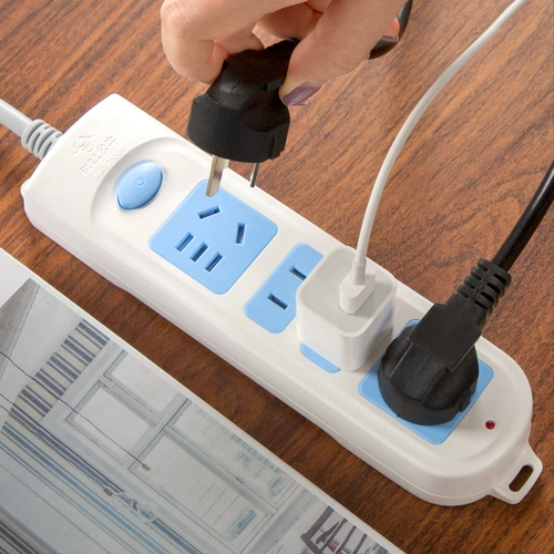 Панель с бычьей панелью многофункциональная многофункциональная общежития Red Bull Plug-увод.