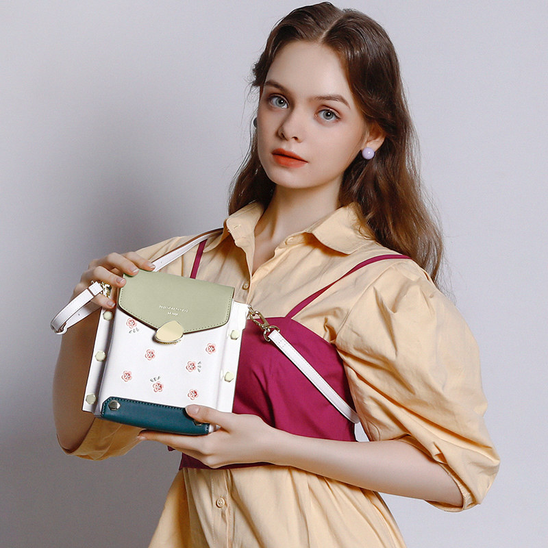 沐鱼2020新款ck铆钉水桶斜挎小包 沐鱼女士包袋