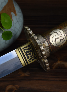 龙泉市刀剑花纹钢烧刃工艺宝剑