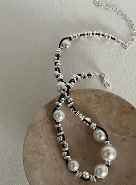 UNOde50黑色皮绳珍珠锁骨链