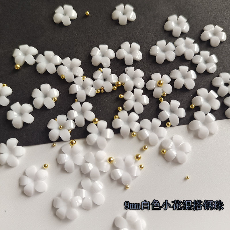 白色五瓣花指甲可爱网红爆款美甲小花饰品钢珠点缀小花朵美甲钻 - 图3