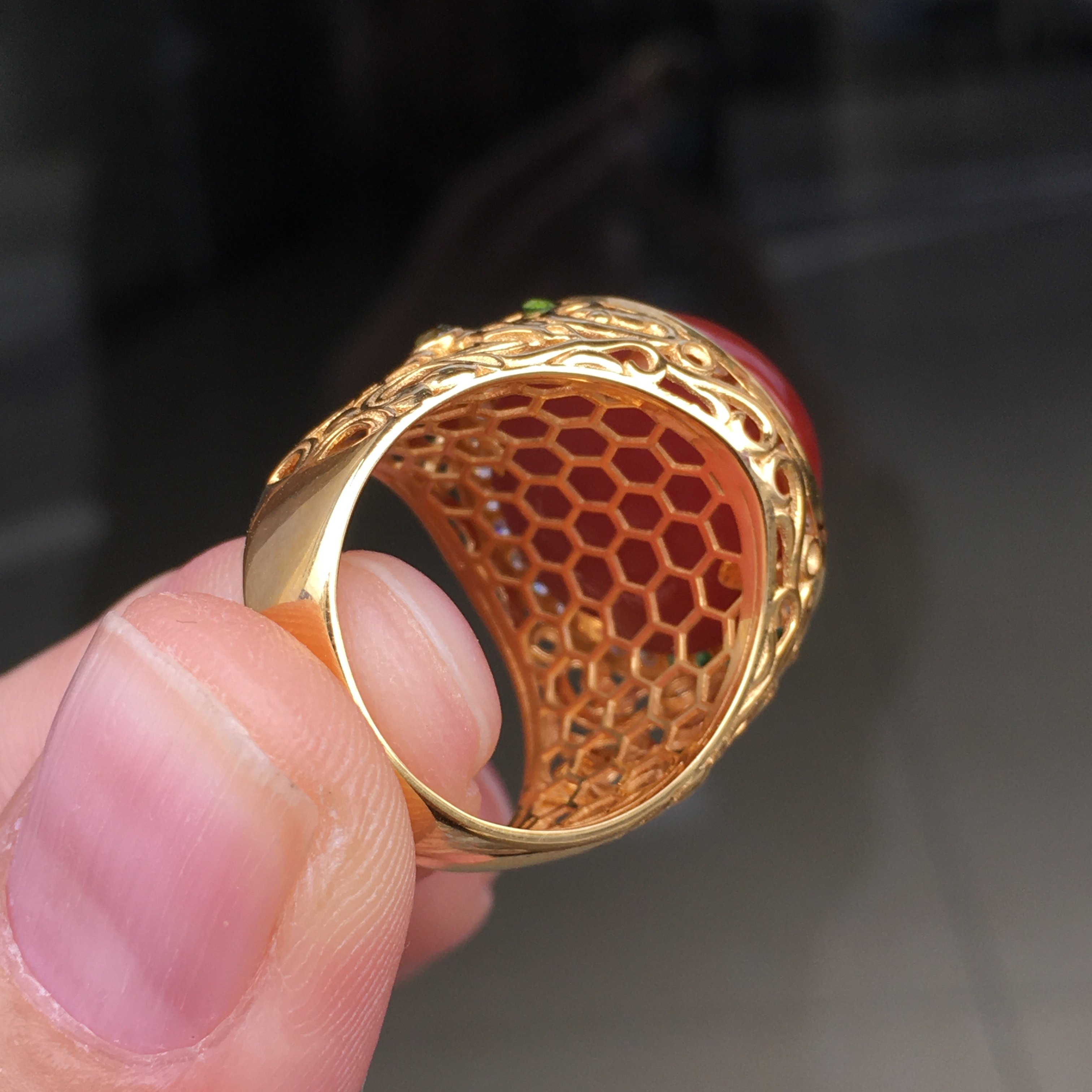 Wassily made oxblood red ring, 18k gold with large diamonds, 18 rings with rich color, solid color naked surface