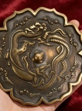 黄铜梅花双龙镜,龙子龙孙结婚吉祥护腰镜直径8.5厘米