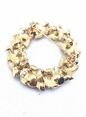 M品牌打标满钻多彩花环胸针