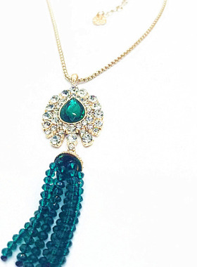 M品牌打标金色绿色玻璃流苏项链