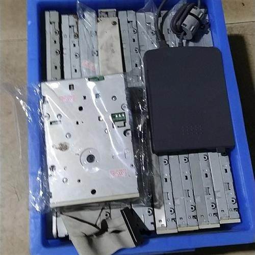 全新库存进口设备拆机软驱的FDD有19个 USB-FDD有一个 欢全新议价