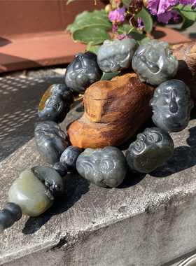 新疆和田玉 青花墨玉独籽精雕十八罗汉籽料手串 黑白分明  140克