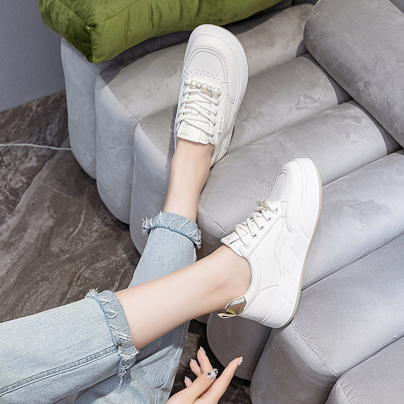 2025年春秋新款真皮大码女鞋41到43小白鞋平底休闲软底运动板鞋潮,淘宝优惠券,粉丝福利购,淘宝优惠卷