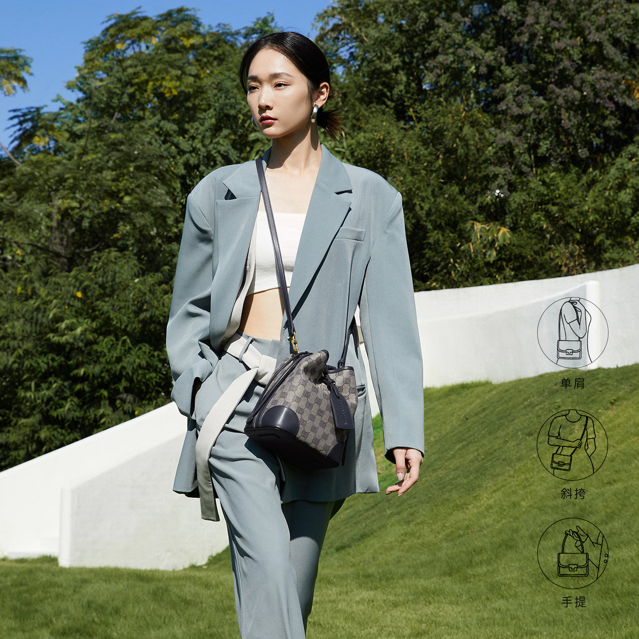 百丽轻奢复古女2022新款商场水桶包 百丽水桶包