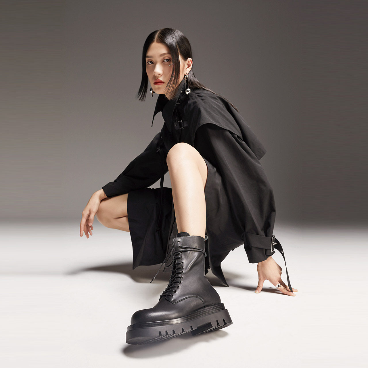 百丽厚底白色英伦女2020冬12马丁靴 百丽马丁靴
