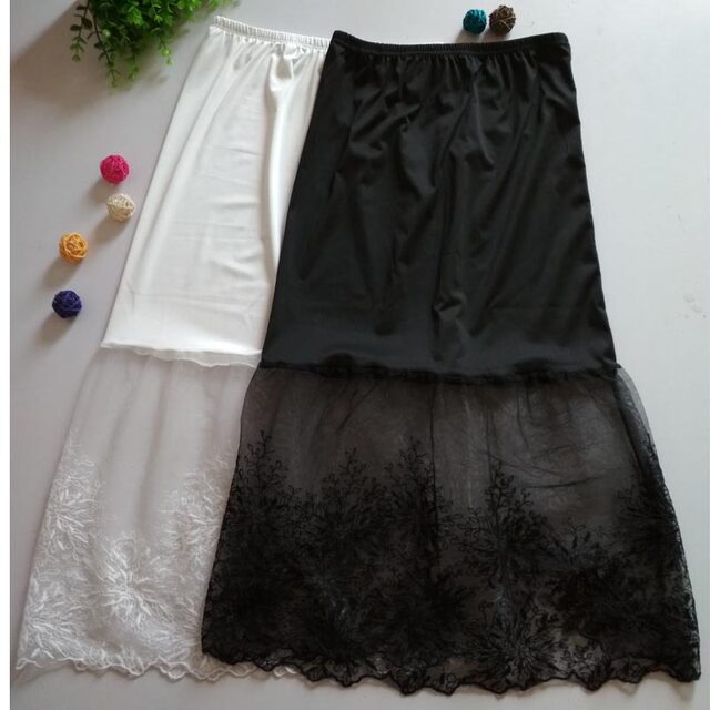 Summer lace skirt with mesh embroidery inside