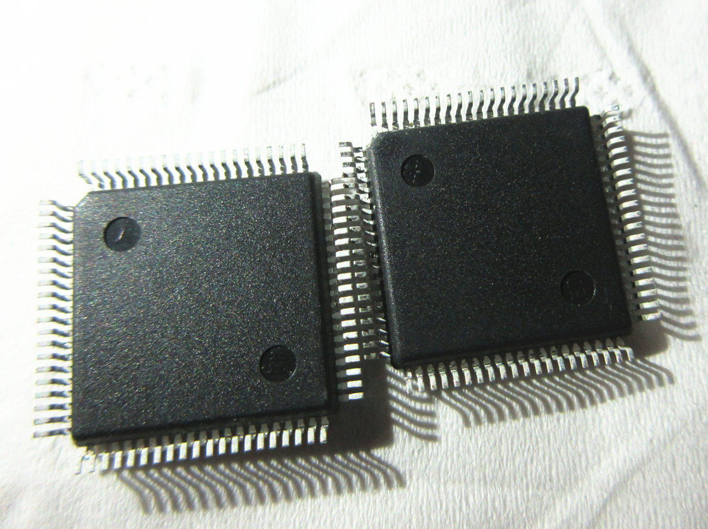 HD64F3039F18 PIC10F220-I/P ICE2A180Z NMH0505D MIC5239-3.3BS_虎窝淘